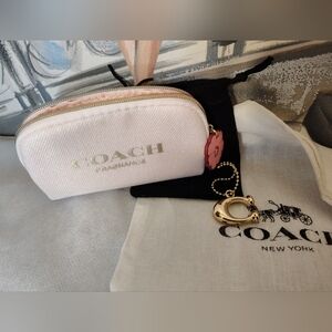 Coach Coin Purse with Keychain Never Used Aprox Size